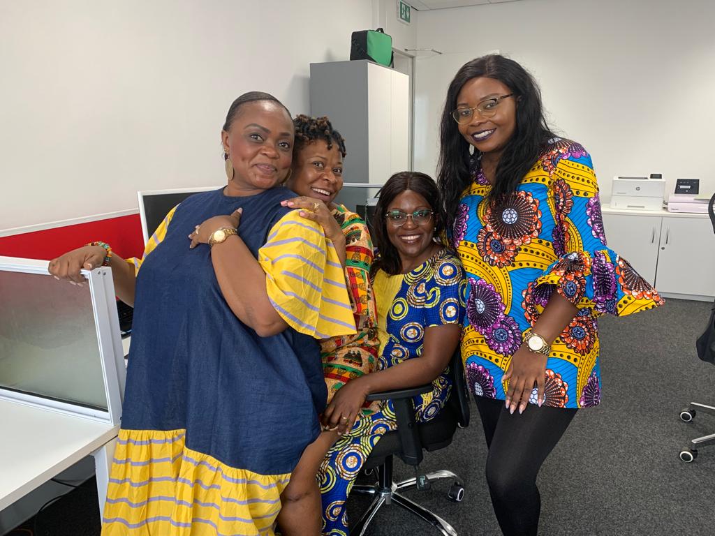 UKinCameroon's tweet photo. @UKinCameroon ladies😎
#TraditionalThursday https://t.co/hF04FrKS4T