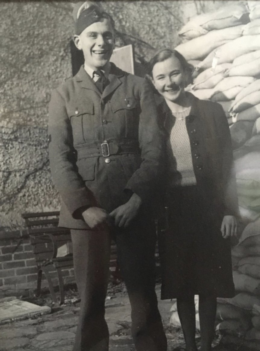 I've a new book for a 10+ reader coming out 28th February. It's called #OnWingsToTheStars & was inspired by this pic of my Granny and her brother.  Watch out for a cover reveal soon by the fabulous @bookloverJo who has kindly agreed to share @sarahhorne 's STUNNING creation. ❤️