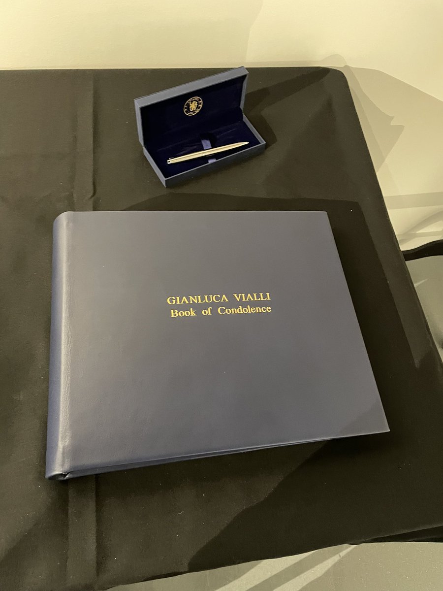 WestLower6's tweet image. At the Bridge to pay my respects to Luca.

RIP 💙💙💙

#ripluca 
#Vialli 
#cfc