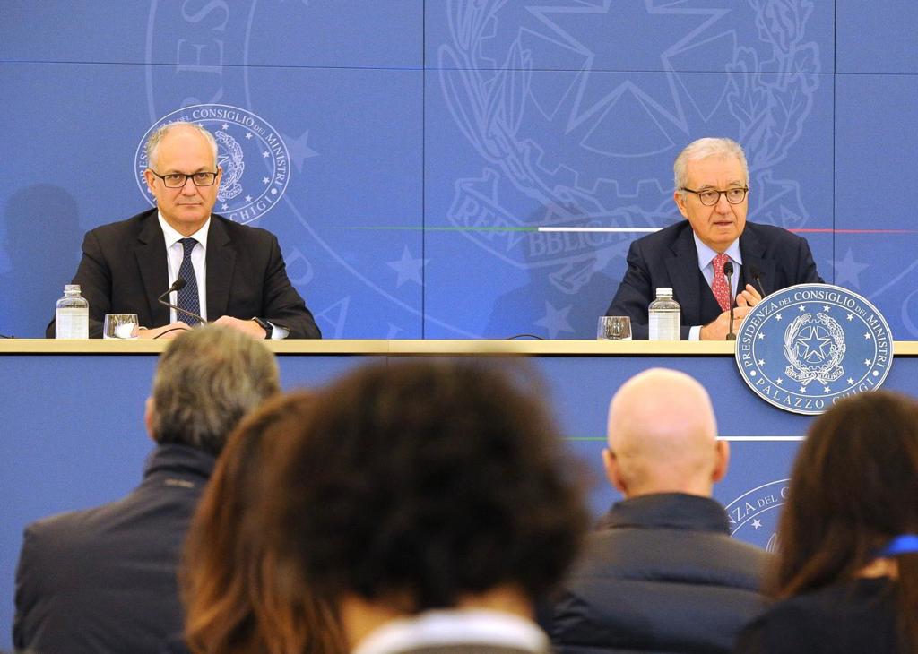 gualtierieurope's tweet photo. Oggi è una giornata davvero importante per #Roma e per il suo futuro. Insieme al sottosegretario Mantovano abbiamo presentato il DPCM che darà il via al programma degli interventi per il #Giubileo2025. Roma è pronta a cogliere questa eccezionale occasione▶️https://t.co/eFRsRWoGm9 https://t.co/ITa56X97Lb