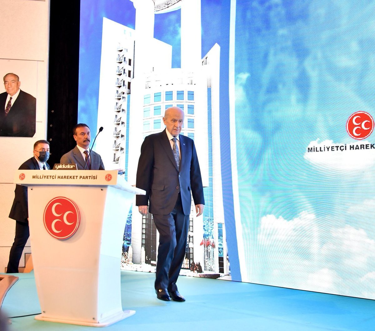 "Türk milleti büyüktür, tarihi de, ecdadı da büyüktür."
Lider Devlet Bahçeli