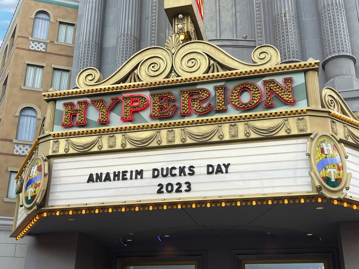 momowrnr's tweet photo. Ducks day at DCA today! Got my merch, got my M&G wristband…. Now to just walk on a couple rides #anaheimducks #ducksday https://t.co/NqyFpqLLJh