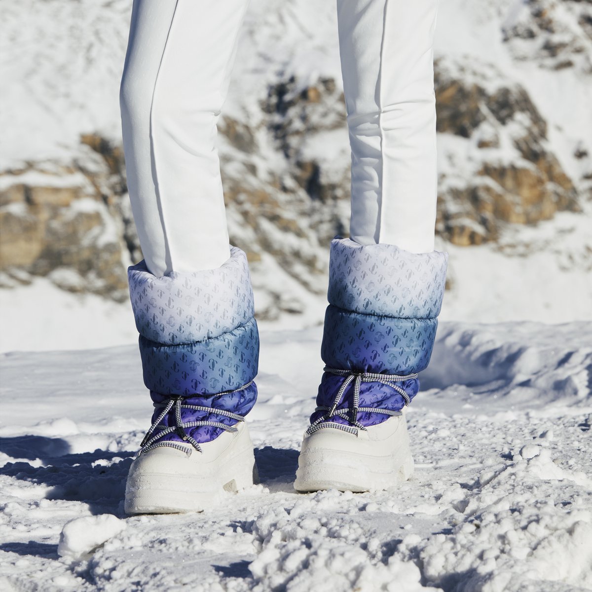 Never wished for a cold snap before? You've clearly never worn our Yeda snow boots #JimmyChooSnow

bit.ly/3jlBPhZ