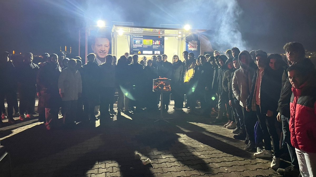 ibabelgin's tweet photo. Bugün de #GENÇLİK dedik!
#Edirne İl Gençlik Kolları üyelerimiz, Trakya Üni. AK Gençlik ve yeni seçmen kardeşlerimiz ile #Meriç kıyısında buluştuk.
Birlikte pişirdik, birlikte yedik.
Şarkılar türküler söyledik. 
Sazımıza sözümüz; sohbetimize birliğimiz karıştı
Var olun gençler!🤗 https://t.co/sXPEC8mIx3