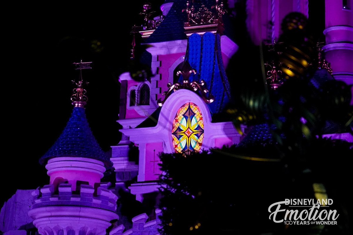 DisneyEmotion's tweet photo. ✨ LIVE

Il est temps pour nous de jeter un dernier coup d’œil à notre magnifique château avant de quitter le parc ! 🌙

#DisneylandParis #DisneylandPark #DisneyParks #SleepingBeautyCastle https://t.co/JfaTaaRmtR