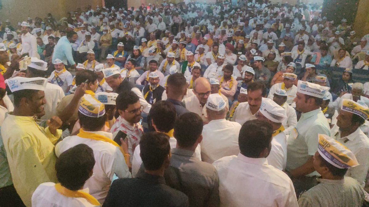 AAPBangalore's tweet photo. ನಿನ್ನೆ ನಡೆದ ರಾಜ್ಯ ಮಟ್ಟದ ಚುನಾವಣಾ ಪ್ರಚಾರ ಸಭೆಯ ತುಣುಕುಗಳು
@aapkaprithvi @dilipkpandey @MohanDasari_ https://t.co/8WyLiTlGZK