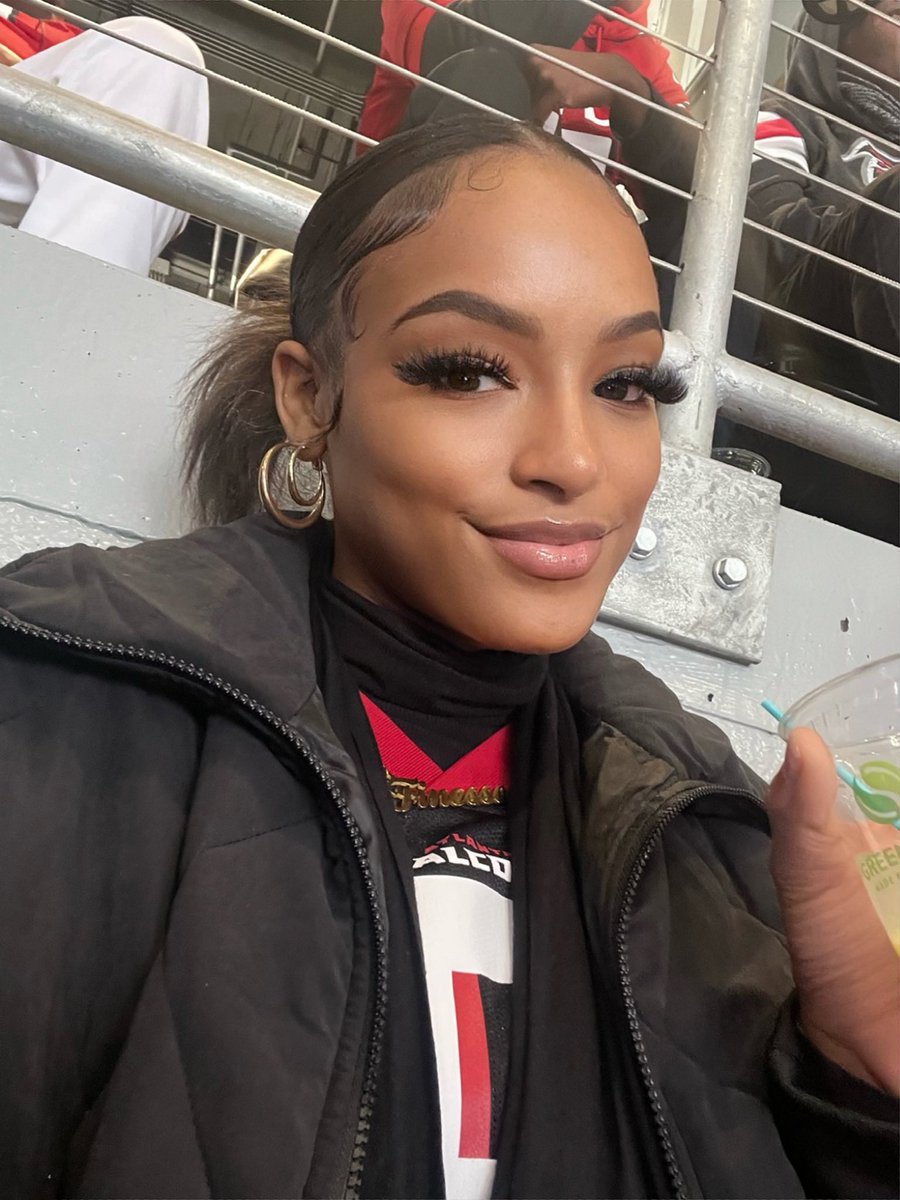 That time I went to a falcons game with my girl Lauryn❤️