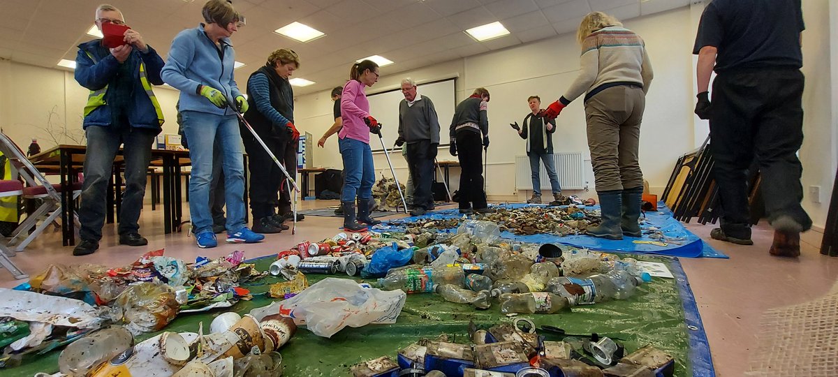 Despite biblical downpours we had a very productive river litter pick & brand audit with @BrightUckfield & @StrandlinersCIC today!🦆🌧🐸

Huge amounts of litter cleared from the Uck & useful #plasticpollution data collected for @Plastic_EU project 😁 

#PreventingPlasticPollution