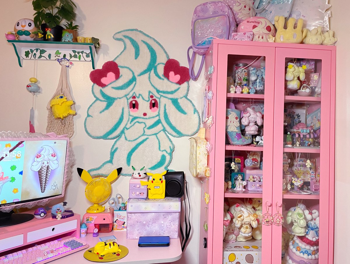 alcremiesundae's tweet photo. I finally put my custom rug from @cruelcatcreates with the rest of my Alcremie collection! Now you can really get a feel for truly how huge this thing is lol https://t.co/jIAHJCri1v
