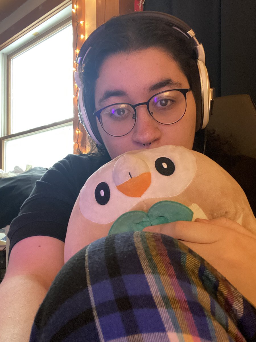cadenxa's tweet photo. Teaching myself computer science while planning personal projects and looking for summer internships — trying to make focus and audio tech work with plushies and dreams https://t.co/d4lQR8sWUP