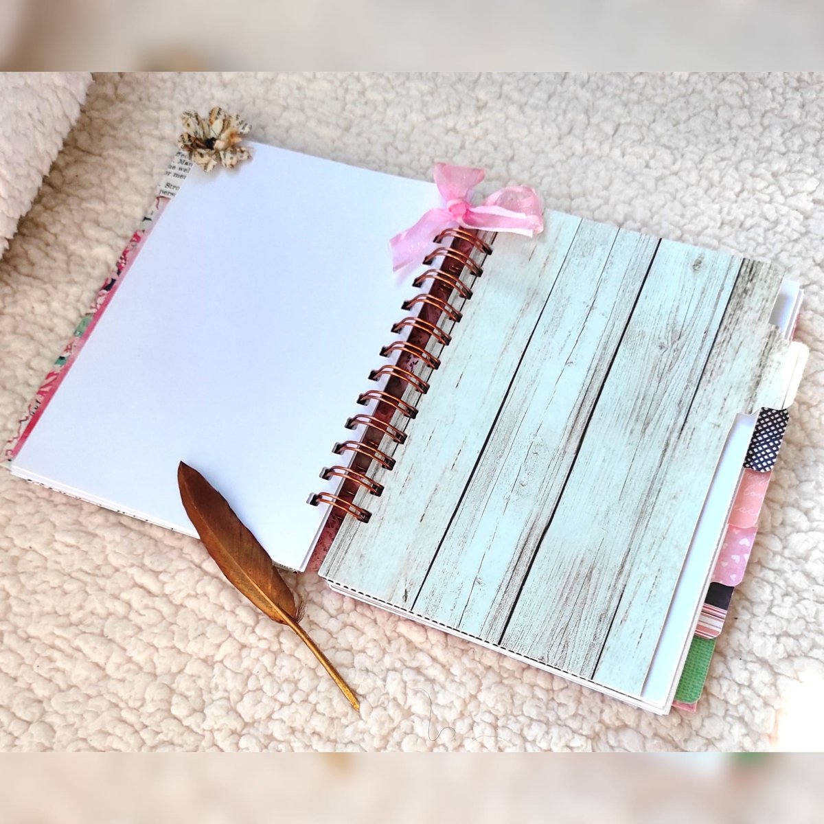 ColeccionesBela's tweet photo. ¡Buenas tardes, amantes del arte! 😊

En el día de hoy os dejamos un nuevo diseño realizado con mucho mucho amor... ¡Esperemos que os guste tanto como a nosotras!

Podéis escribirnos si queréis algunas de nuestras libretas 🥰

#scrapbooking #scrap #scrapbook #manualidades https://t.co/ewHzNU1dTK