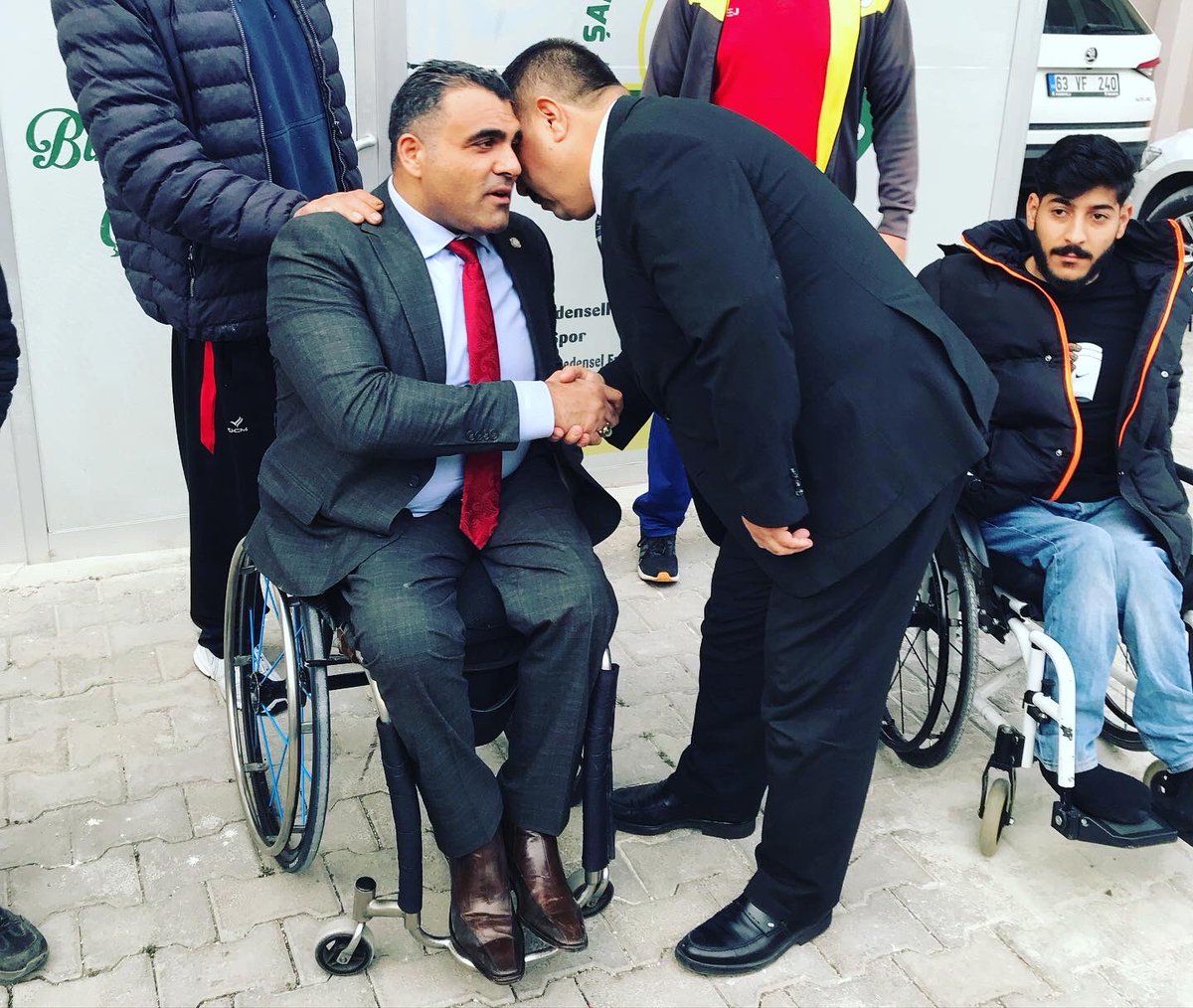 Şanlıurfa Büyükşehir Belediyesi Meclis üyesi ve @Akparti gurup başkanvekili @farukbayuknet  bey spor kulübümüzü ziyaret ederek kulüp bşknımız @veysifirat ile istişarede bulundu.
@zabeyazgul @MetinBaydilli @mcanpolatnet @mehmetkusnet @mehmetozhaseki @RTErdogan @valisalihayhan