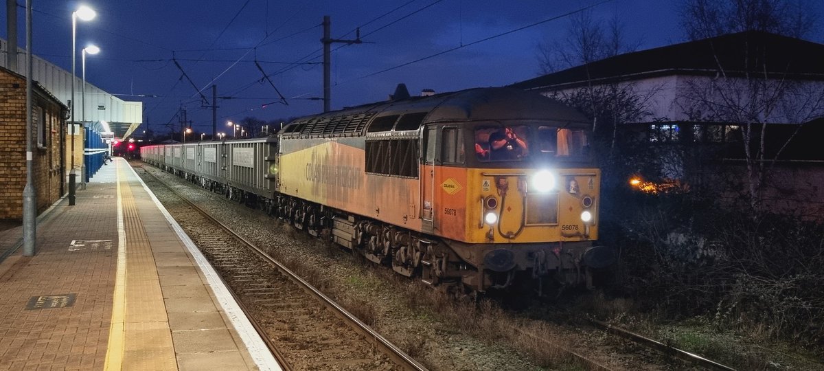 56078 6M38 10:09 Ravenstruther to Longport @ Warrington running 24 mins early 👍 @FreightmasterUK #56078 #colasrail