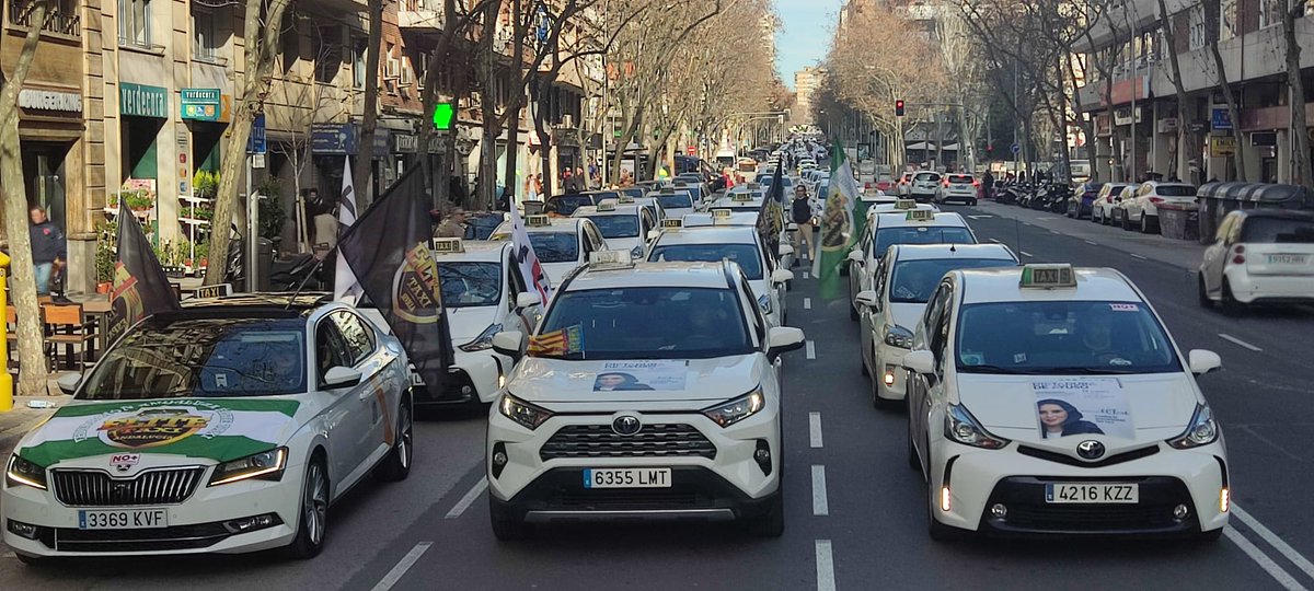Rafabaena8's tweet photo. Hoy hemos acompañado a los compañer@s de Madrid, en una lucha compartida en defensa del sector y del interés general de todos los ciudadan@s.
Y un encuentro con la Ministra @MarotoReyes muy cercano y afable. https://t.co/r3vtZMFA78