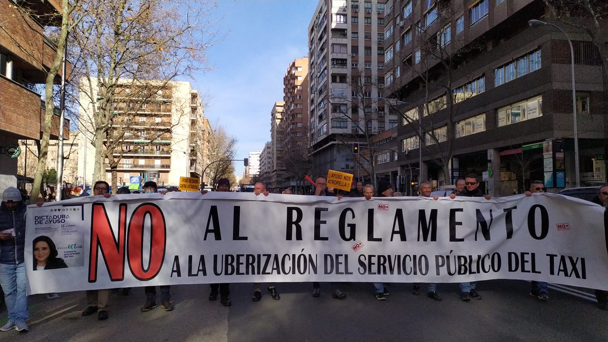 Rafabaena8's tweet photo. Hoy hemos acompañado a los compañer@s de Madrid, en una lucha compartida en defensa del sector y del interés general de todos los ciudadan@s.
Y un encuentro con la Ministra @MarotoReyes muy cercano y afable. https://t.co/r3vtZMFA78