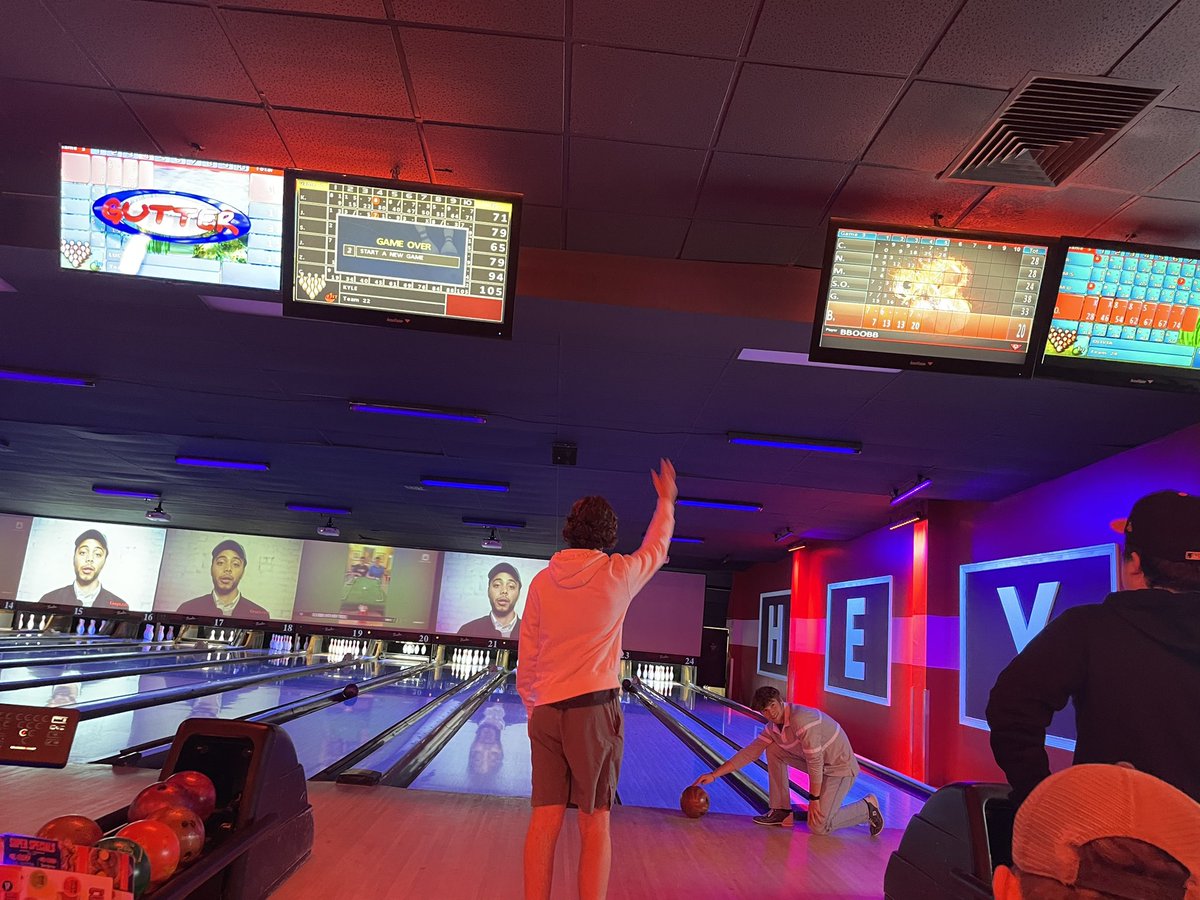 SigmaPsiMuAlpha's tweet photo. Always a good time when we start off the semester with a brother bonding bowling night! https://t.co/ypHS0XakEu