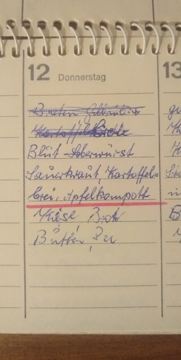 12. Januar 1978 – Donnerstag

Eine Premiere: Diesen deftigen Klassiker gab es bisher noch nicht. Dazu gibt's frisch gemachten Kartoffelbrei 1/4

Mittags: Blut- &amp; Leberwurst, Sauerkraut, Kartoffelbrei, Apfelkompott

Abends: Käse, Brot, Butter, Tee

#menuevongestern #mahlzeitreise
