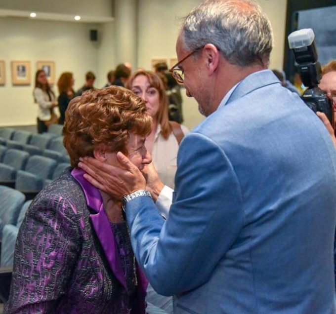 En 2019,con ese cartel electoral encabezaba la lista del PSOE a la alcaldía de Ponferrada. 

Asumo de nuevo tan altísima responsabilidad. Mañana lo anuncio a las 18.30 en el Hotel de la Torre de la Rosaleda.

Sería un privilegio contar con vuestra presencia en ese acto.
