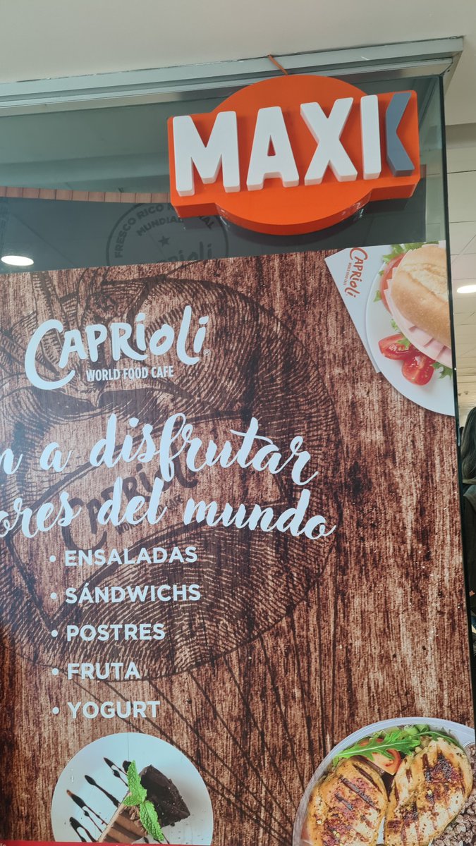 csotocortes's tweet photo. Acabo de comprar comida en  el #maxk del aeropuerto  de santiago  y la comida  estaba en mal estado. https://t.co/6x9nL3cfeF