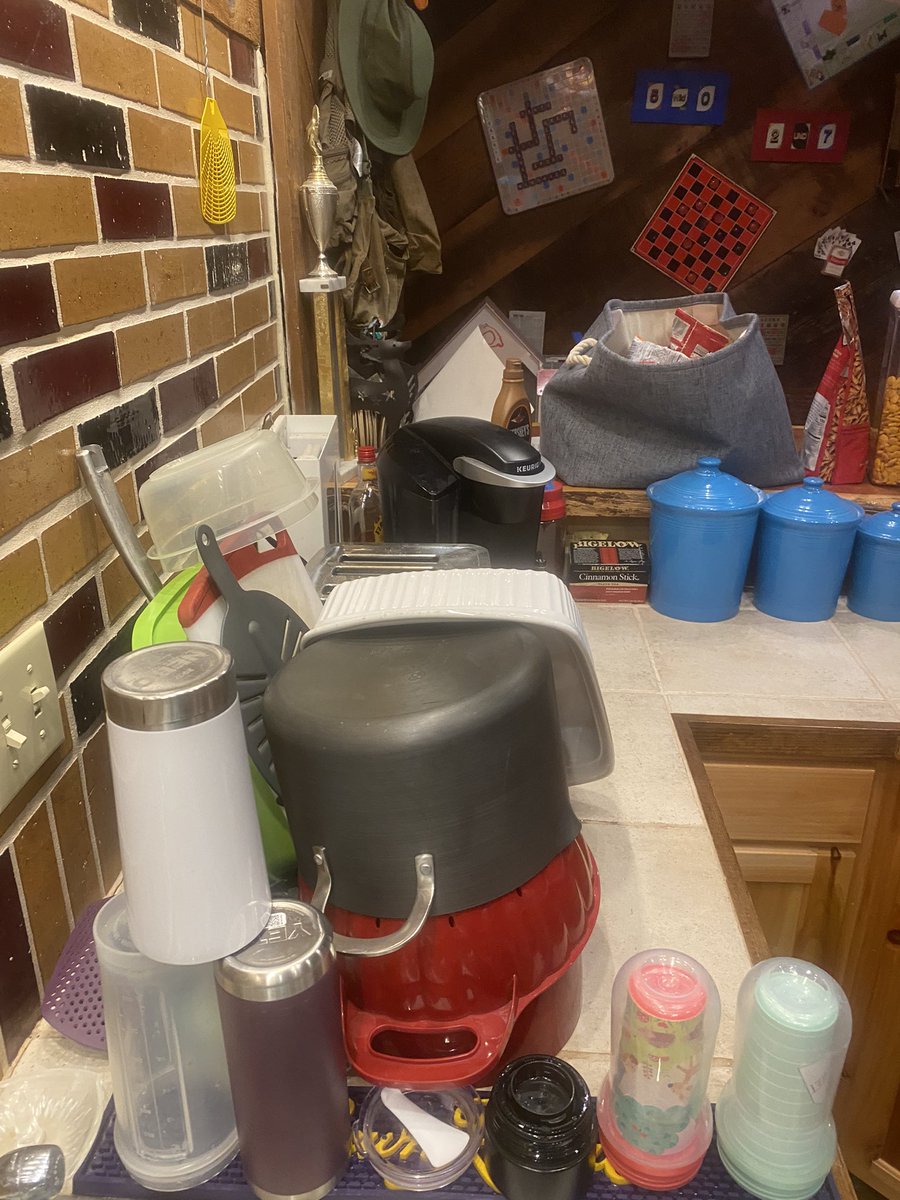Coach_J_Bishop's tweet photo. Can’t just win one JV game and take the day off, you can’t get complacent. You roll your sleeves up and get back on that grind #stackingdishes https://t.co/y97MoQfec8