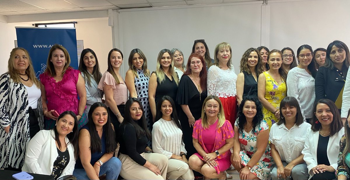 AIA_ANTOFAGASTA's tweet photo. Relacionamiento, fortalecimiento de lazos y negocios, es lo que se vivió durante el desayuno de Networking organizado por la #AIA, en el que 40 ejecutivas  de nuestras empresas socias compartieron su experiencia en el mundo empresarial regional. 🙋🏻‍♀️♀️☕️

#Antofagasta #GirlPower https://t.co/S1pEEB75mc