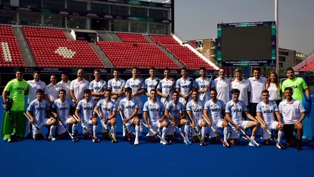 AndresPando_'s tweet photo. Llega la hora de jugar: Los Leones enfrentan a Sudáfrica y abren el Mundial en India. Es a las 4.30 de la mañana en Argentina pero nos volvemos a ilusionar. A ganar el primero. #HWC2023 https://t.co/QIcgpbgwC8