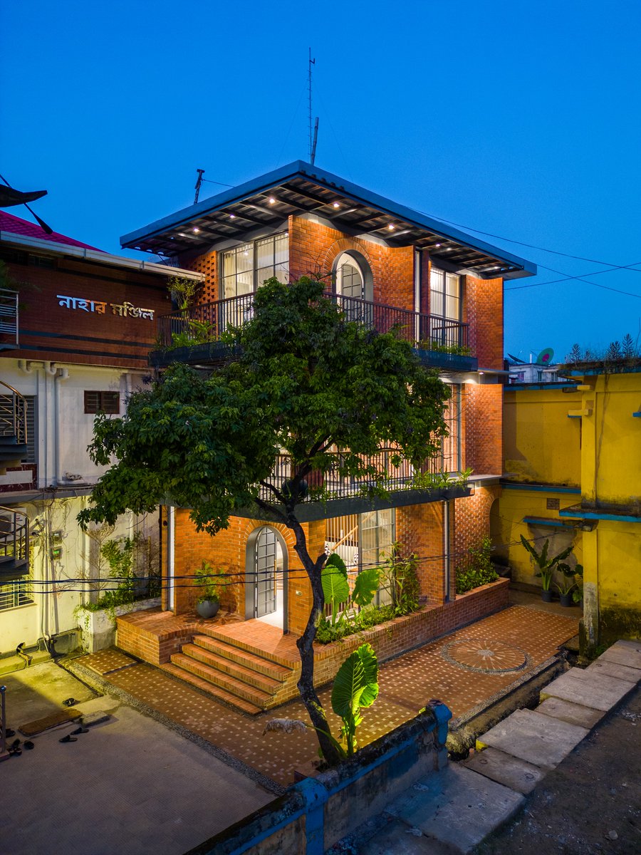 archbengali's tweet photo. Village Home Extension_Refurbishment &amp; Retrofitting 
Type : Commissioned 
Status : Built 
Location: Madarganj, Jamalpur 
Client: Mirza Md. Golam Rabbani &amp; Nasrin Jahan 
Area: 3400 sft 
Year: 2022 
Consultant : Plural Works 
#architecturephotography  #architect #Bangladesh https://t.co/rTUm7uKm0H