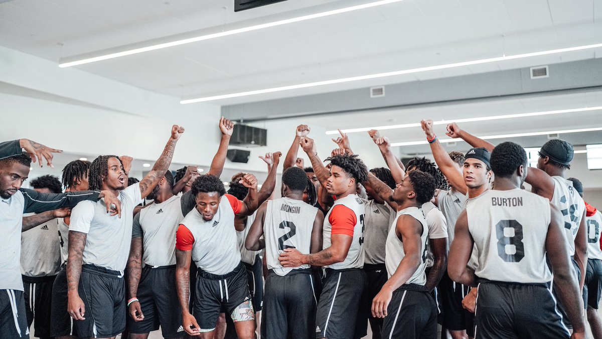 FAUFootball's tweet image. Grind Now to Shine Later. 

#WinningInParadise
#Plus2