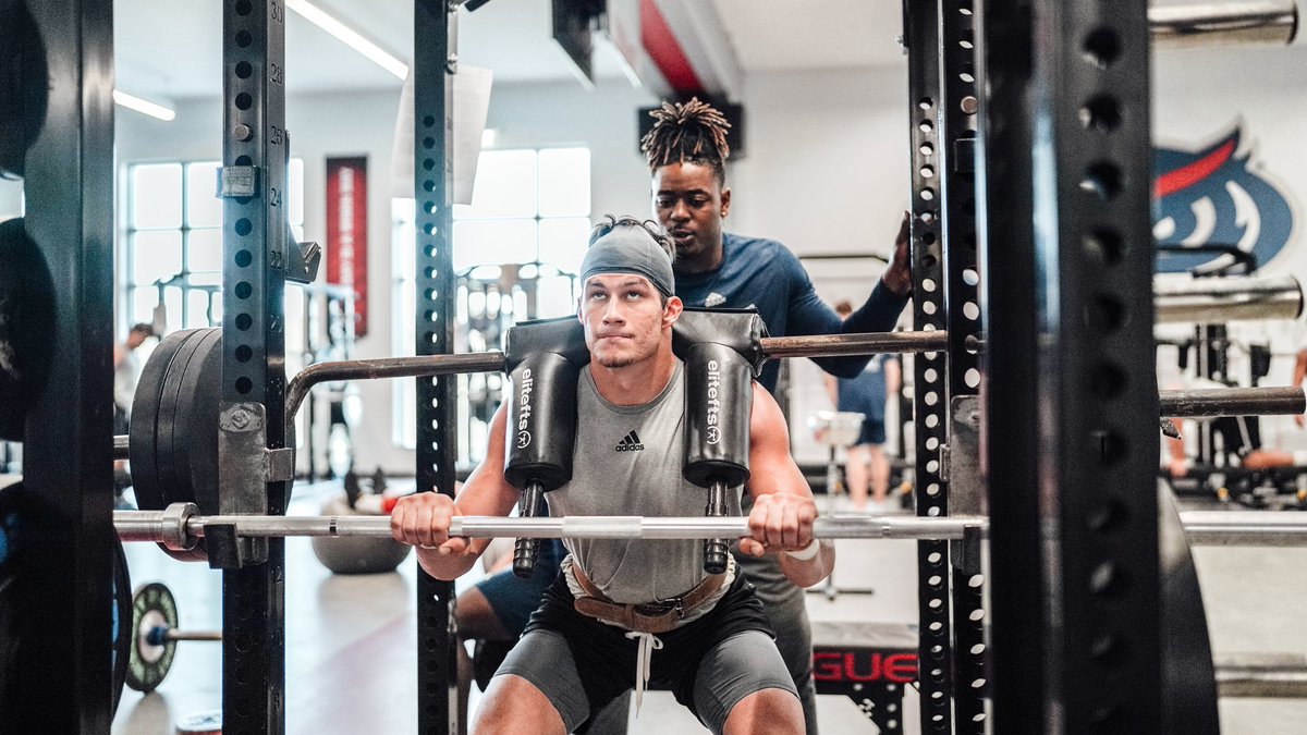 FAUFootball's tweet image. Grind Now to Shine Later. 

#WinningInParadise
#Plus2