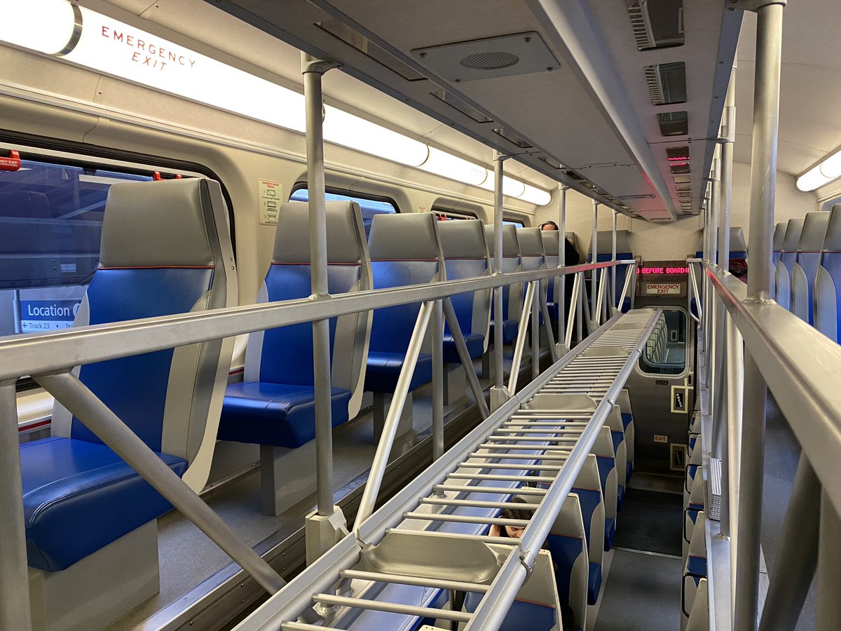 Jeremy "Looking for Arrows" Zorek🚰 on Twitter "Gallery Car Jumpscare"