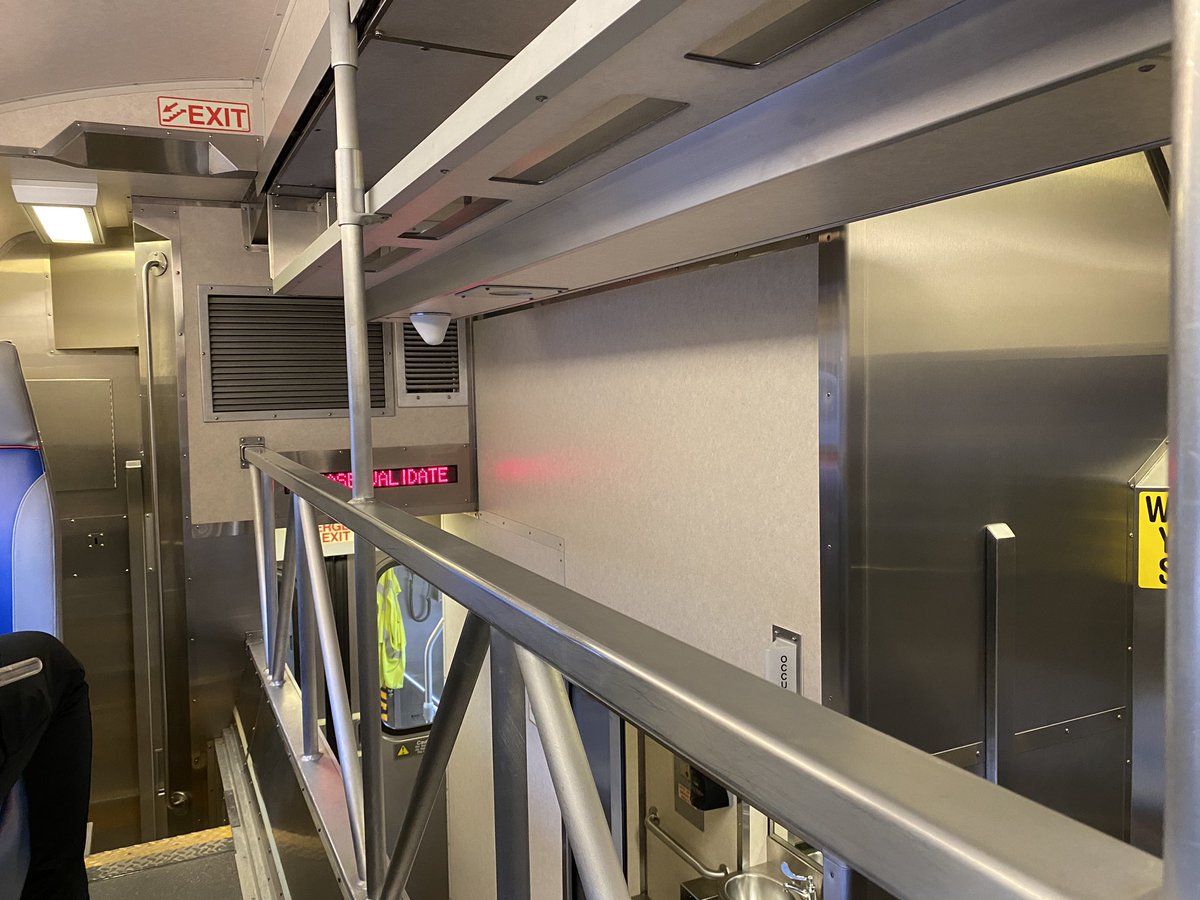 Jeremy "Looking for Arrows" Zorek🚰 on Twitter "Gallery Car Jumpscare"