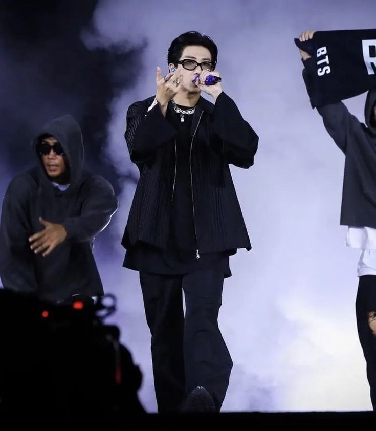 rkiveartes's tweet photo. Eu sinto que não conversamos o suficiente sobre ESTE Namjoon. https://t.co/mWXs8NdPz7