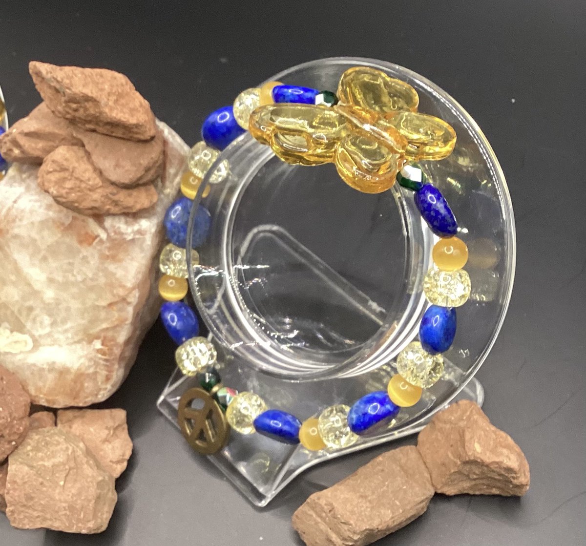 ImagineThis704's tweet photo. @HopeIsMajik #ButterfliesandPebbles #RISE #transform #peacerocks❣️@PrettyPeaceInc 
☁️🧘🏽☮️ https://t.co/gb2Y6Y6uZd