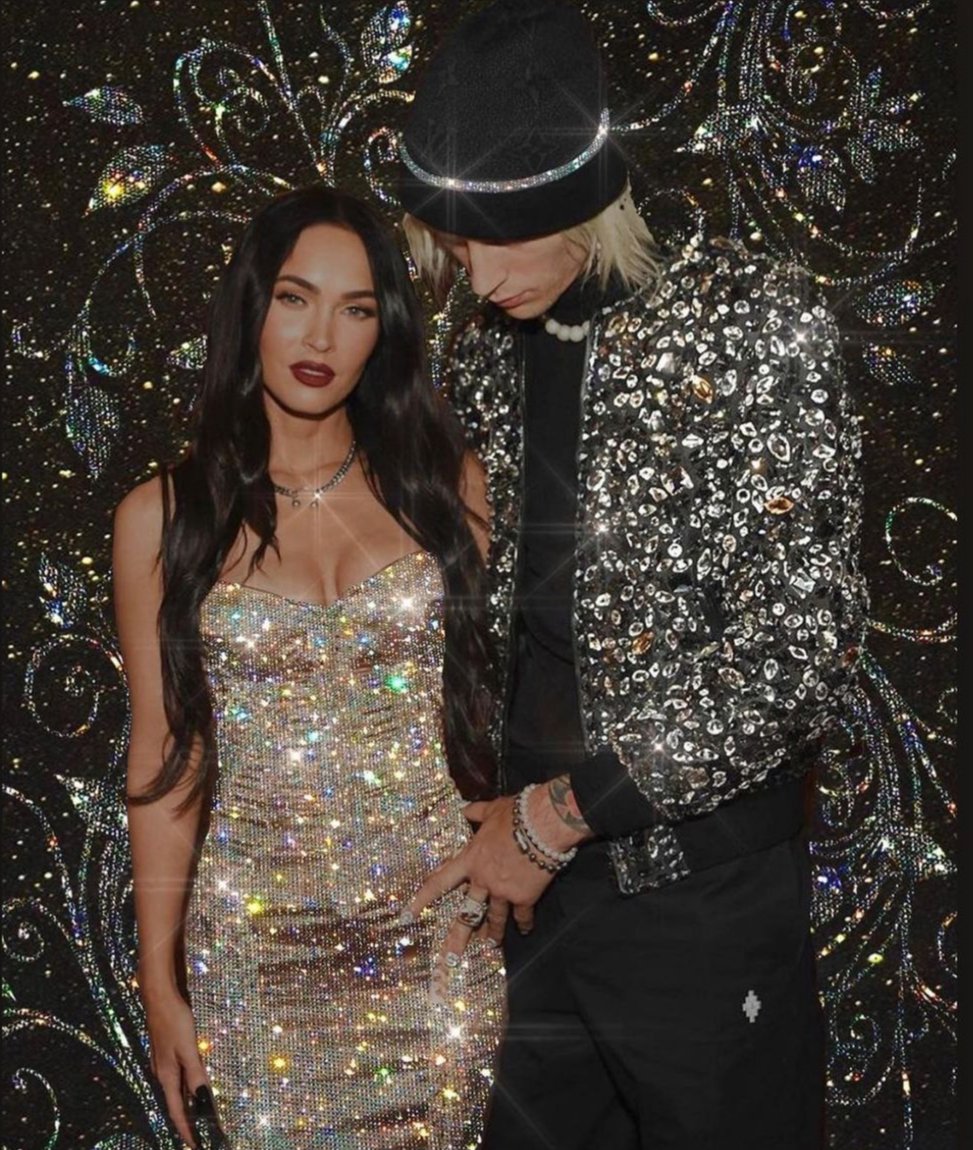 hoteldiablo_xx's tweet photo. King&Queen๐
@meganfox @machinegunkelly #meganfox #mgk #machinegunkelly #mrpink #theblondedon #meganfox #mrspink #iamgood #estfam #est4life #est19XX #estfamily #mainstreamsellout #twinflame #bloodyvalentine #taurus #mgkmeganfox #hoteldiablo #undnlaqr #subservience #jennifersbody https://t.co/4d2KHeMKOG
