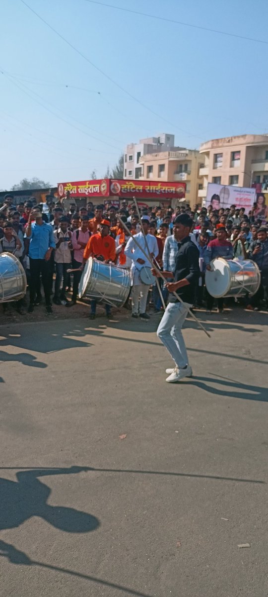 ABVPBaramati's tweet photo. अ.भा.वि.प बारामती आयोजित #राजमाता_जिजाऊं_जयंती  व #स्वामी_विवेकानंद_जयंती मोठ्या आनंदात साजरी करण्यात आली हजारोच्या संख्येने युवक व युवतीं उपस्थीत होत्या. पदयात्रेची सुरूवात टी.सी.कॉलेज ते व्हील कॉलिनी मार्गे भिगवन चौक,तीन हत्ती चौक ते म.ए.सो हायस्कूल बारामती येथे येऊन थांबली. https://t.co/V98S1yyUg5