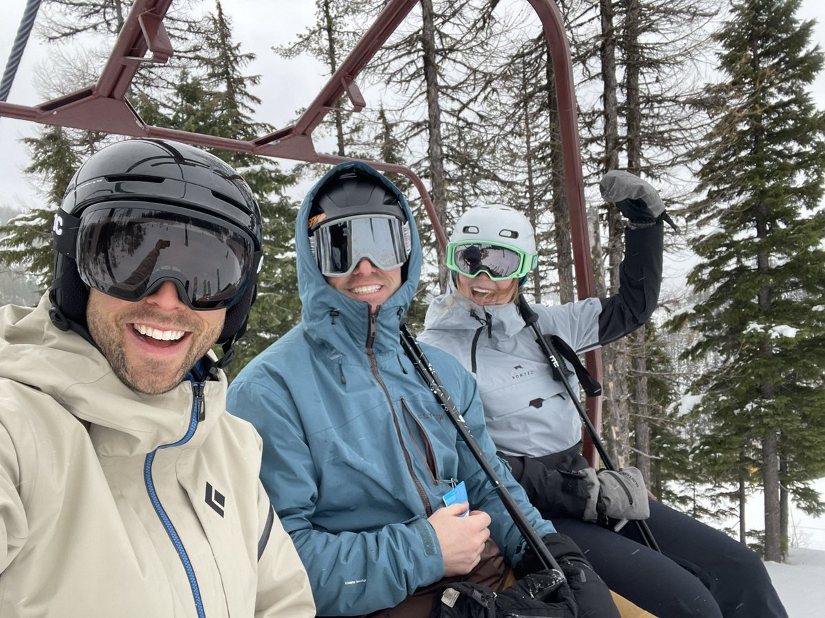 Up early with the <a href="/KREM2/">KREM 2 NEWS</a> nightside crew at Silver Mountain getting some turns in before work. <a href="/thea_skokan/">Thea Skokan</a> <a href="/wxLaGoo/">Jeremy LaGoo™</a>.
