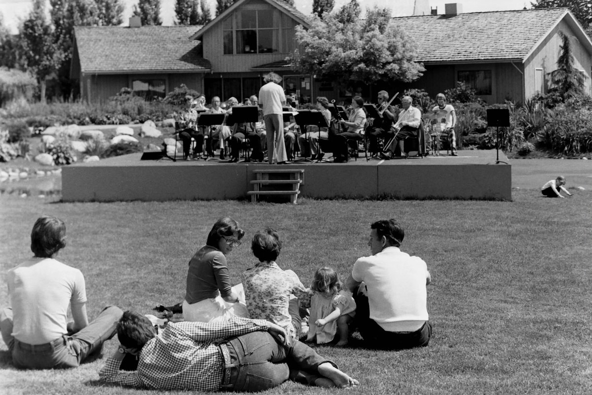 #ThrowbackThursday to 1976, when this family got to enjoy a concert held in centennial park!
(P08362)
#MapleRidgeMuseum #MRMuseum #MRM #HaneyCentral #MapleRidge #MapleRidge BC #BCMuseums #BCHeritage BCHistory
