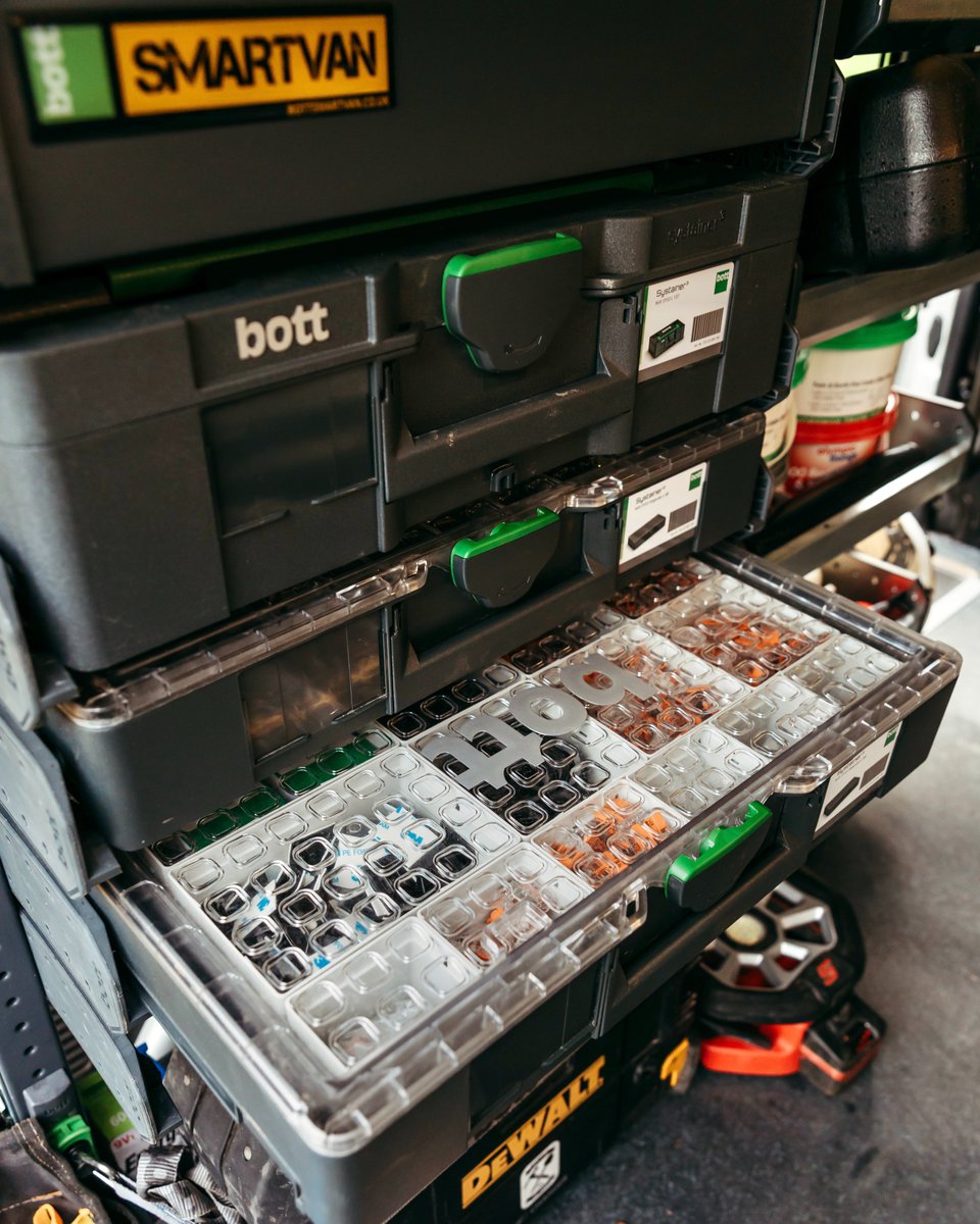 Ending the week as organised as you started it! 👀🤓 ⁣⁣ #vanracking #racking #vanstorage #vanshelving #tools #toolbox #toolstorage #festool #systainer3 #onthetools #electrician #sparky #ford #connect #tbt #thursdaythoughts #bottmodulo3 #selffit #bottsmartvan #worksmartbott