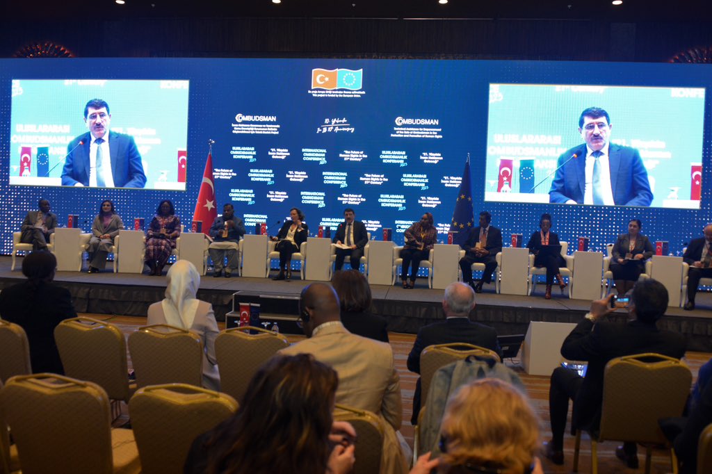 TRombudsman's tweet photo. Uluslararası Ombudsmanlık Konferansı’nın  "21’inci Yüzyılda İnsan Haklarının Korunması ve Geliştirilmesinde Ombudsmanların Rolü” başlıklı dördüncü ve son oturumu,Kamu Denetçisi Sayın @yahya_akman moderatörlüğünde gerçekleştirildi.
@AvSerefMalkoc #KDK https://t.co/3nGUpATNS4