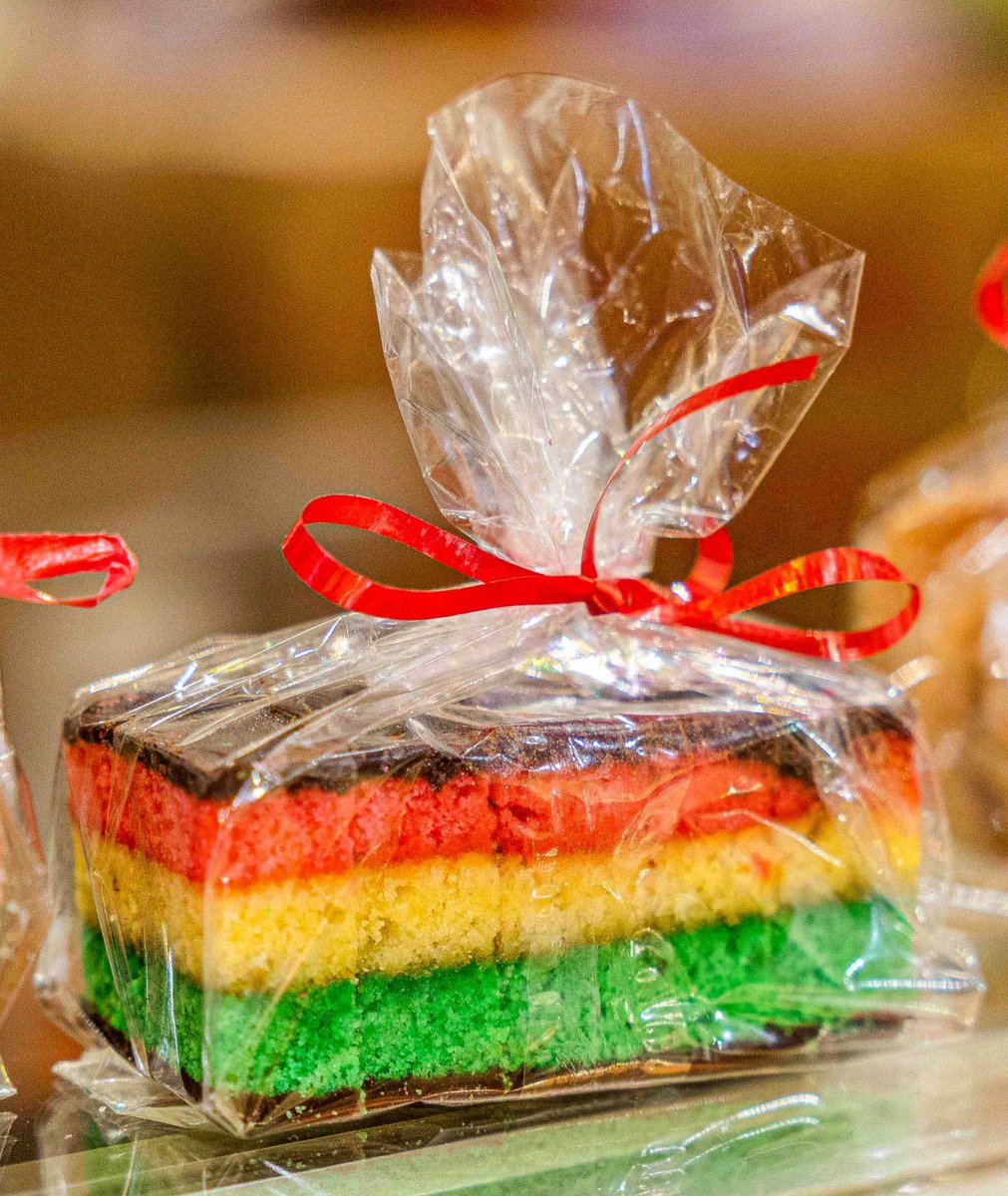 FERRARABAKERY's tweet photo. What's not to love about our cute and colorful -- and absolutely delicious -- Rainbow Cookies? 🤤 🌈 #FerraraNYC
#LittleItaly #ItalianEats #ItalianTreats #ItalianBakery #LittleItalyNYC #NYCBakery #NYCBakeries #ItalianDessert #DessertInsider #RainbowCookies #Marzipan #MarzipanDay https://t.co/grQVqhA6T4