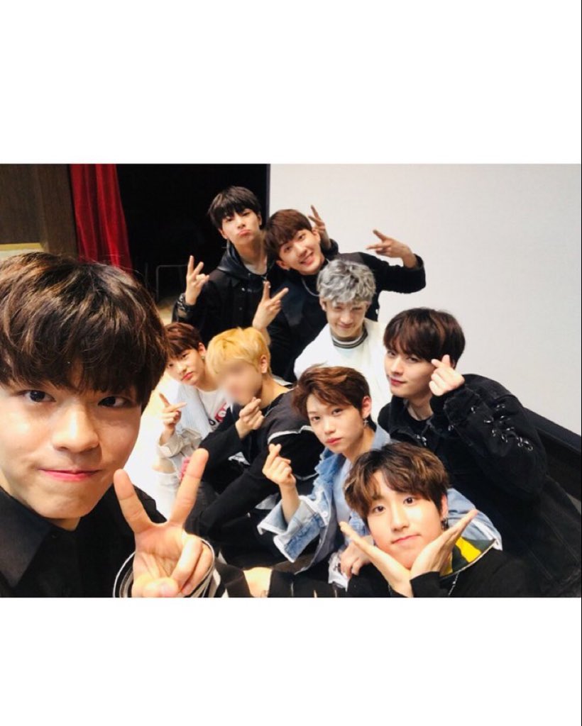 minunivers's tweet photo. This Stray kids pic is now 5 YEARS OLD 😭😭😭😭😭 https://t.co/GKLNDooVRB