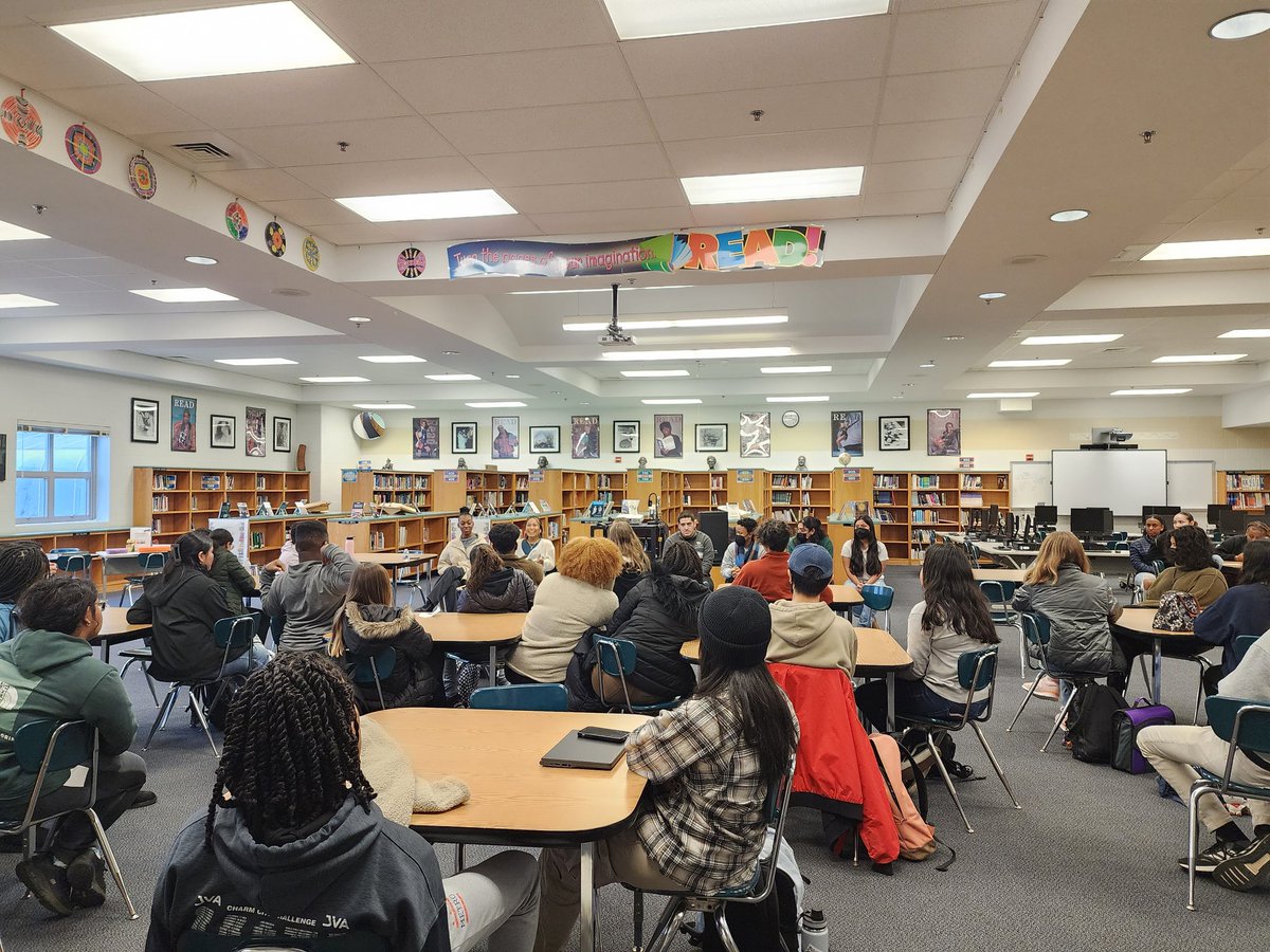 JFKAcademies's tweet photo. Our Cavs Alumni are back! Former Academy students are sharing their college experiences at our Cavs Alumni Chat. @KennedyMCPSPrin @jfk_counseling @NJROTCJFK @LTIJFK @jfkcav https://t.co/hicfuGFqx2