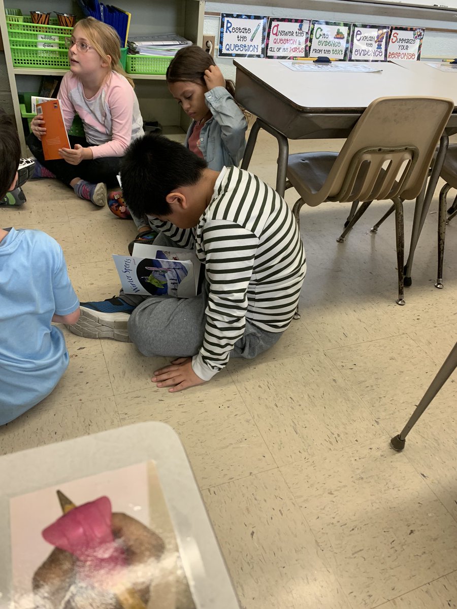 PCSDdentzler's tweet photo. Always a great day in Mrs. Bender’s class practicing oral reading fluency and vocabulary development. #PCSDProud #DentzlerEagles #ReadingEveryDay https://t.co/2jUpcMY6k6