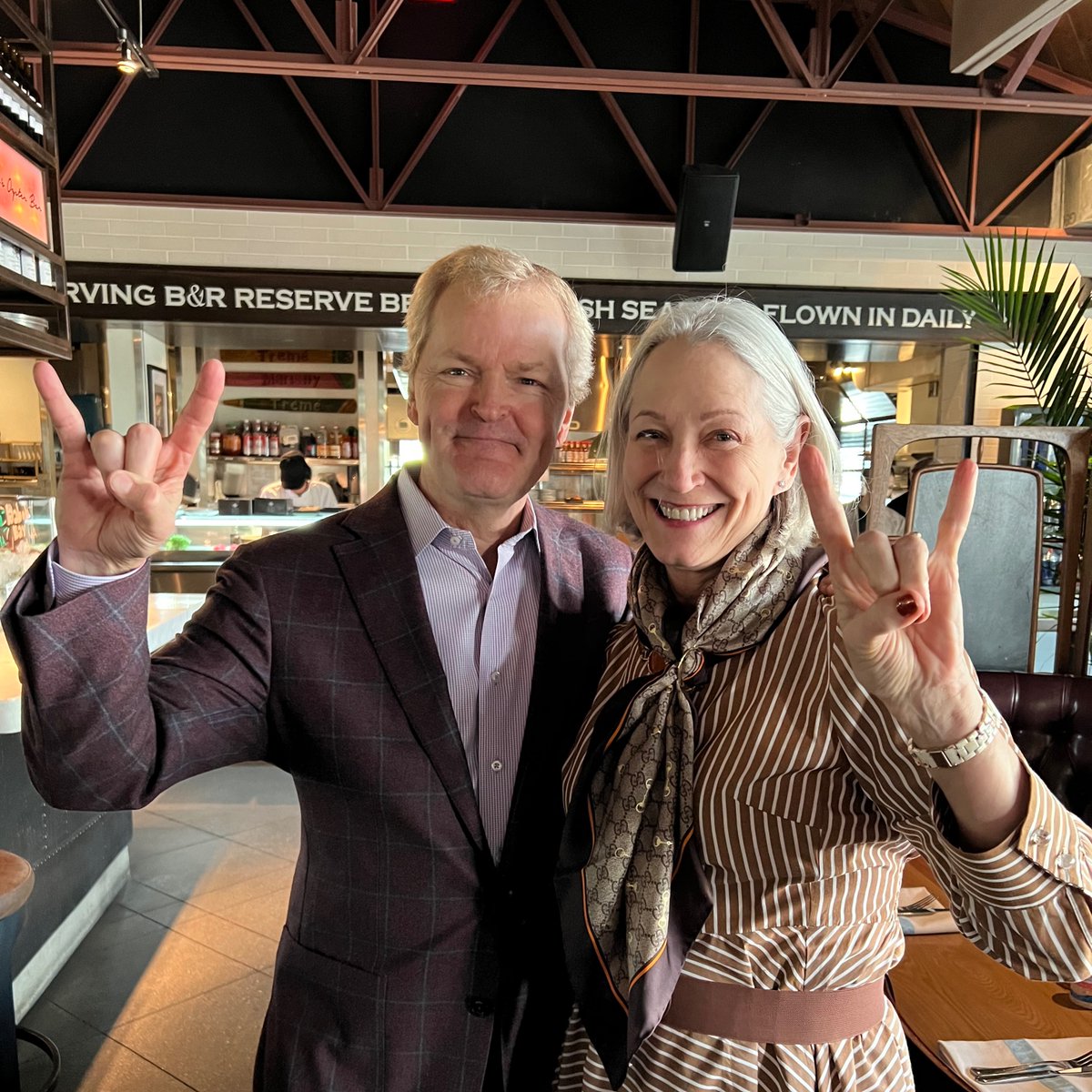MillsLil's tweet photo. It was great to meet with @UTMcCombsAlumni in Arizona to share @UTAustin leadership insights and our vision for the future of @UTexasMcCombs. Many thanks for taking the time to visit with me. #WhatStartsHere changes the world because of passionate alumni like you. #WhyMcCombs 🤘 https://t.co/CMAWPl7ogo