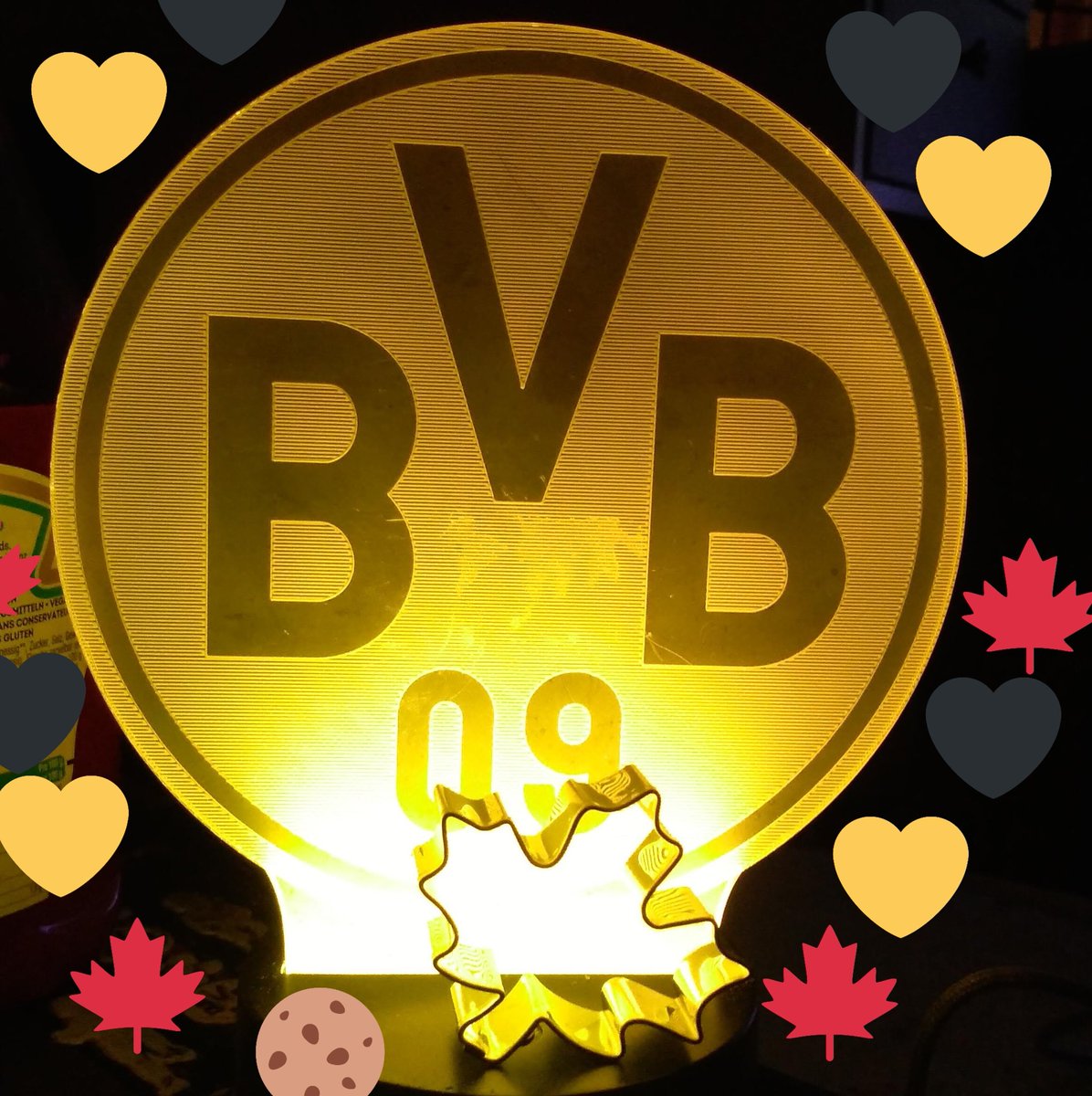 BastianDriller's tweet photo. #BVB 
#TassenLiebe 🍵💛🇨🇦🤌🏻🤩🥰😍😘 
#KanadischeKüche 🇨🇦🤌🏻🥰😍🤤😋 
#Ausstechform 
@HexeHanna8 @BVB 
🇺🇦🖤💛19:09 Uhr
👇🏻Das Problem mit dem 5,0 cm Ahornblatt habe ich gelöst
👇🏻Das neue Ahornblatt ist ähnlich in der Maße 
👇🏻wie der Hexenhut mit 7,6 cm &amp; dazu gibt's eine Tasse🥰 https://t.co/Poj5DppurP