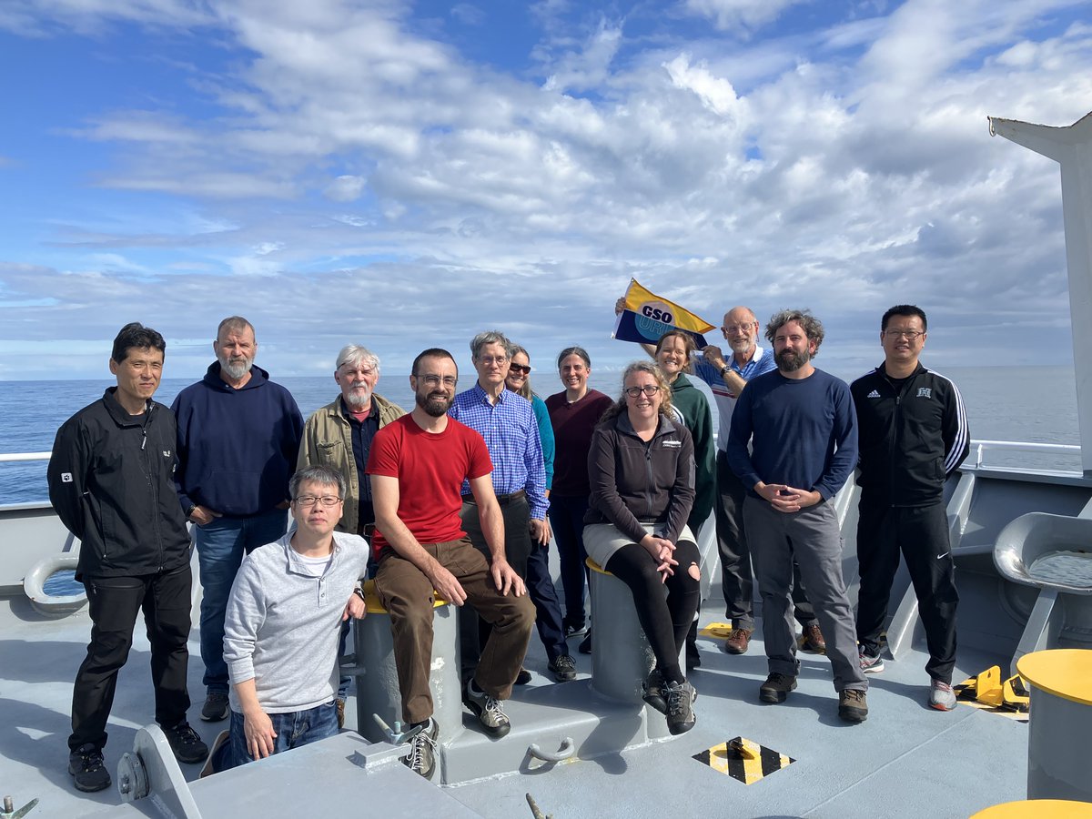 URIGSO's tweet photo. #WhereInTheWorldIsGSO📍New Zealand
Five members of @universityofri #URIGSO's Ocean Dynamics Group joined scientists from @UTMSI, @LamontEarth, Japan & GNS-New Zealand aboard #RVTangaroa in October-November, 2022.
📸 Members of the Ocean Dynamics group & #URIGSO prof. Matt Wei https://t.co/ziS0ciHeau