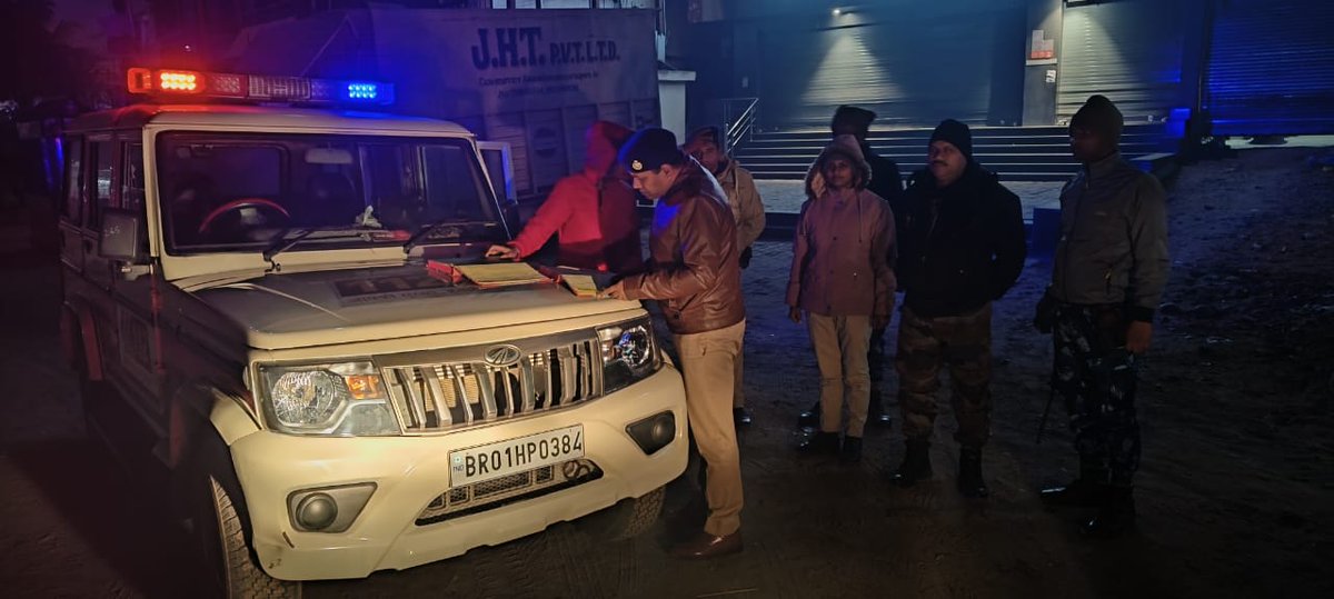 Rohtas Police (@rohtaspolice) on Twitter photo जिला मुख्यालय स्तरीय पुलिस पदाधिकारी Dial 112 का औचक रात्रि निरीक्षण करते हुए।
<a href="/bihar_police/">Bihar Police</a>
<a href="/IPRD_Bihar/">elon musk</a>
<a href="/shahabad_police/">Shahabad Range</a>
#Dial_112_in_Emergency जिला मुख्यालय स्तरीय पुलिस पदाधिकारी Dial 112 का औचक रात्रि निरीक्षण करते हुए।
<a href="/bihar_police/">Bihar Police</a>
<a href="/IPRD_Bihar/">elon musk</a>
<a href="/shahabad_police/">Shahabad Range</a>
#Dial_112_in_Emergency