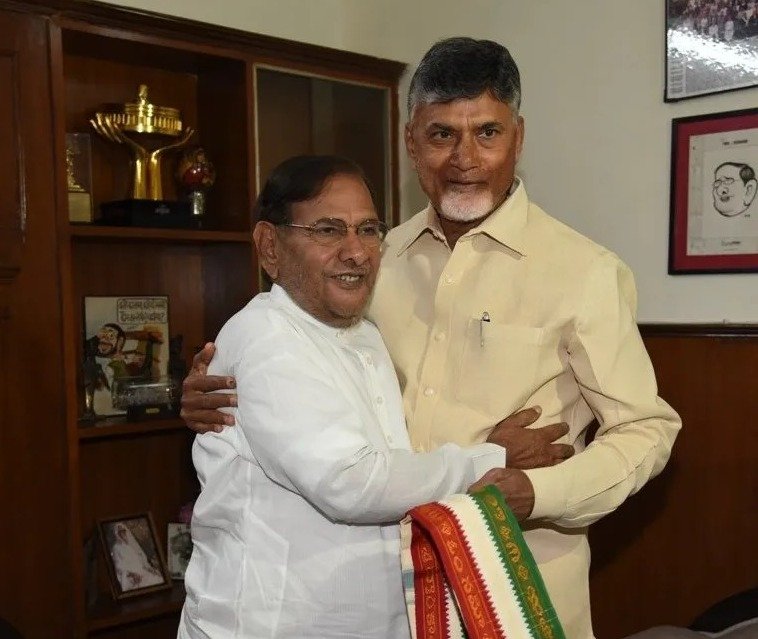 ncbn's tweet photo. Shattered to learn about the passing of Sharad Yadav Ji. One of the leading figures to have emerged from Lok Nayak Sri Jayaprakash Narayan’s stream of socialism, he was a remarkable leader, ever humble and ever rooted to the ground.(1/2) https://t.co/PtWfSIEiO1