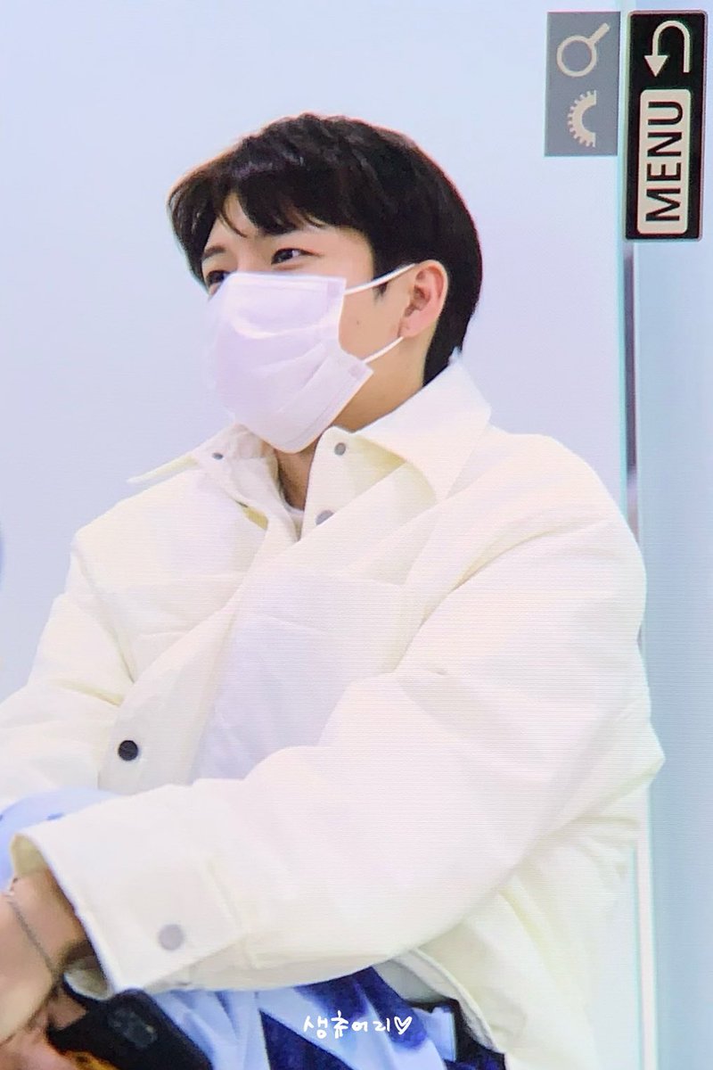 arabinfinitenew's tweet photo. 230112 || ووهيون في مطار قيمبو بكوريا
#인피니트 #우현 #남우현 https://t.co/jH0wIVgSNo