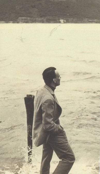 literlandweb1's tweet photo. “Todo pasa. Nadie tiene algo para siempre. Así es como tenemos que vivir”. 
Haruki Murakami https://t.co/qdDFjBEGlO